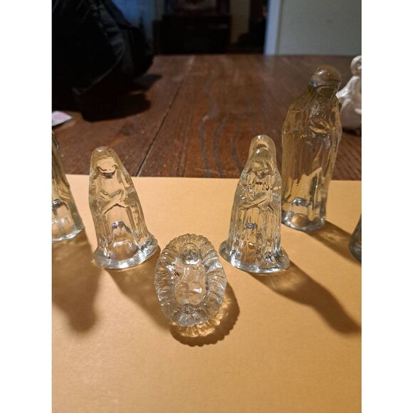 Vintage Clear Glass Nativity Figurines 8pc Christmas Holiday Baby Jesus Mary - Picture 3 of 7